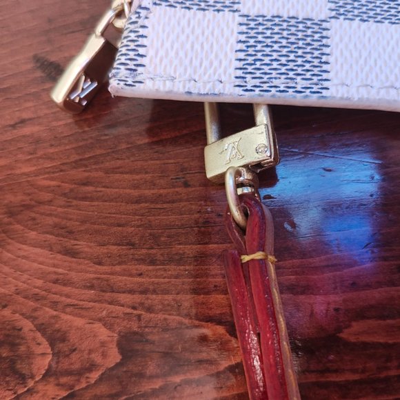 Louis vitton oversized wristlet - Picture 4 of 6